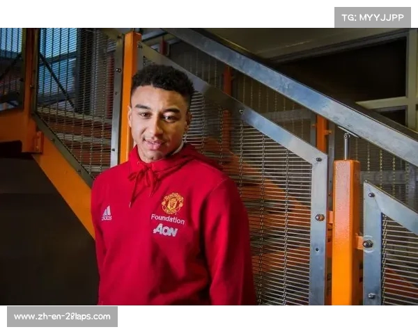 拉什福德与林加德球衣互换合影 兄弟情深令人欣慰